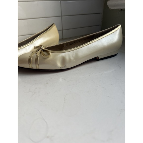 Salvatore Ferragamo Ivory Gold Leather 219 Bow Ballet Flats Italy 7.5 Champagne